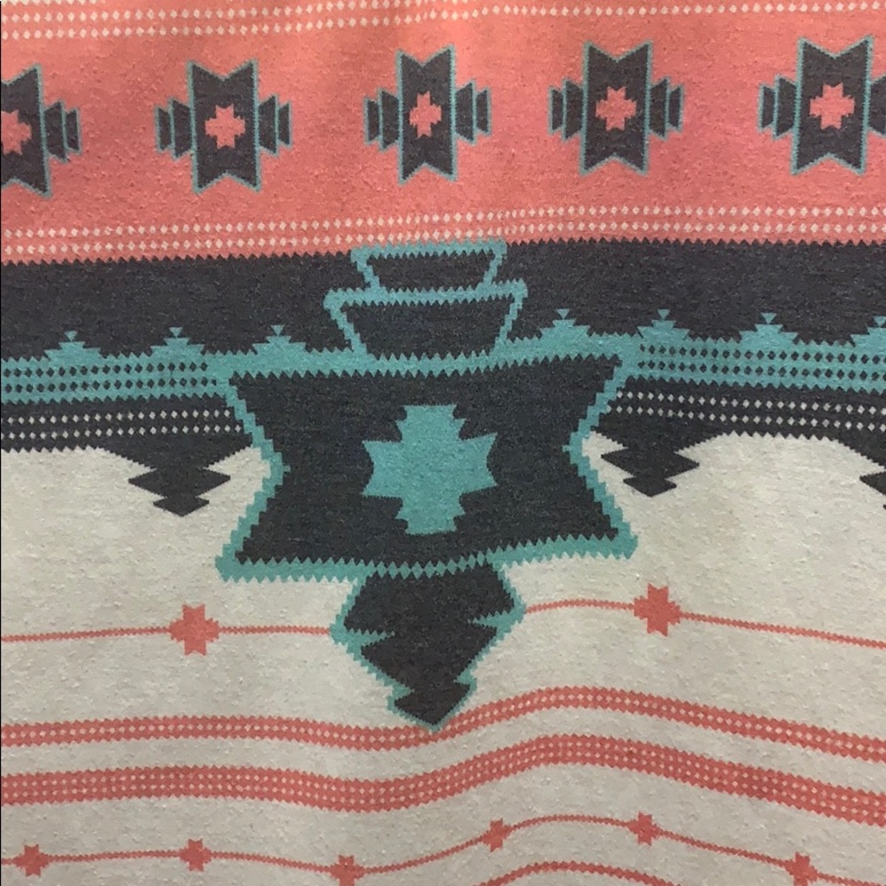 Aztec/tribal top - Picture 2 of 2